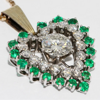 Herzanhänger aus 18 Karat Gold mit Diamanten und Smaragden – großer Solitär