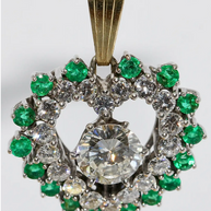 Herzanhänger aus 18 Karat Gold mit Diamanten und Smaragden – großer Solitär