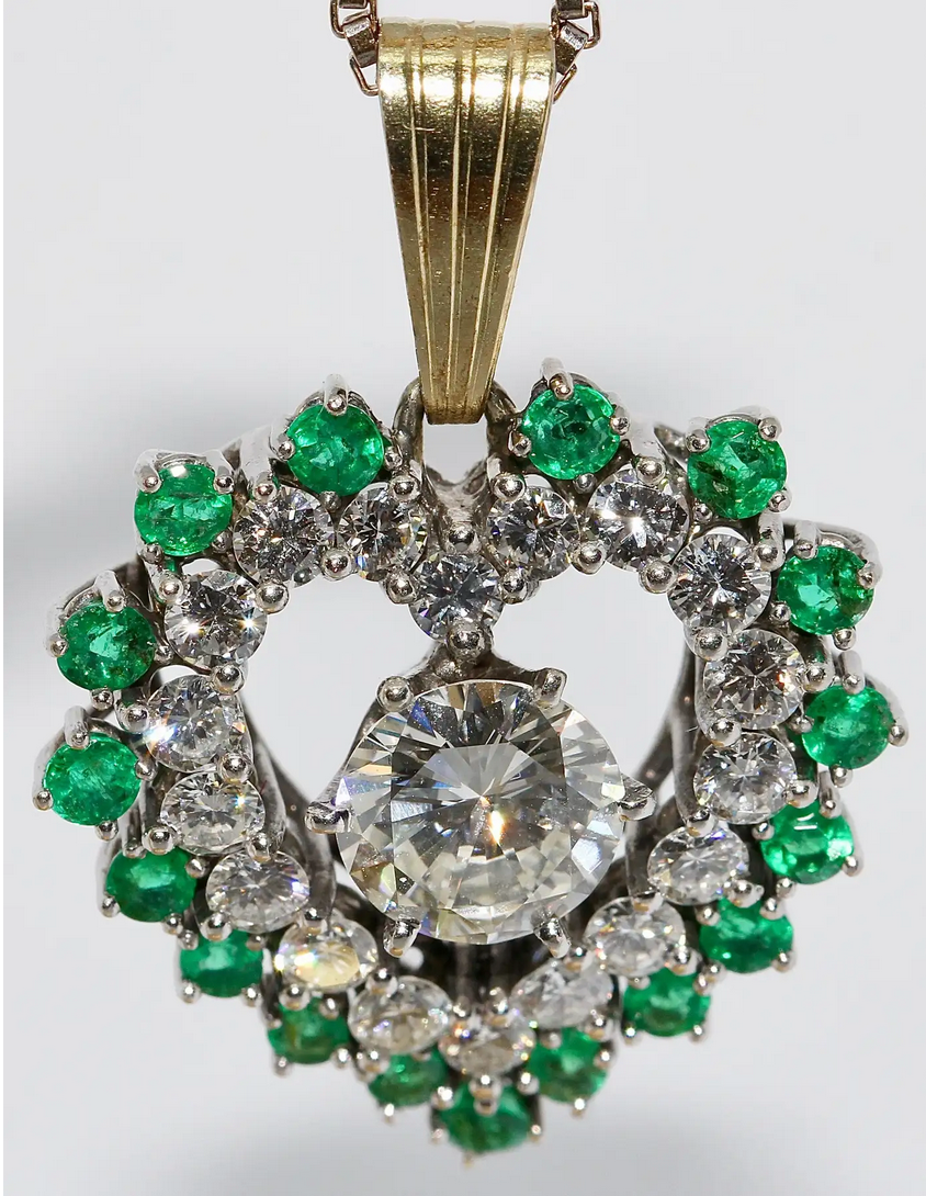 Herzanhänger aus 18 Karat Gold mit Diamanten und Smaragden – großer Solitär