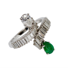 Diamant-Smaragd-Ring in 18 Karat Weißgold mit Baguette-Diamanten