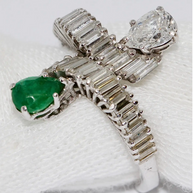 Diamant-Smaragd-Ring in 18 Karat Weißgold mit Baguette-Diamanten