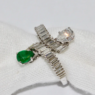 Diamant-Smaragd-Ring in 18 Karat Weißgold mit Baguette-Diamanten