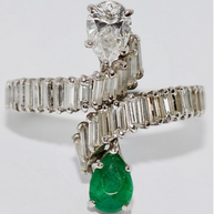 Diamant-Smaragd-Ring in 18 Karat Weißgold mit Baguette-Diamanten
