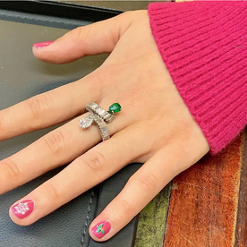 Diamant-Smaragd-Ring in 18 Karat Weißgold mit Baguette-Diamanten