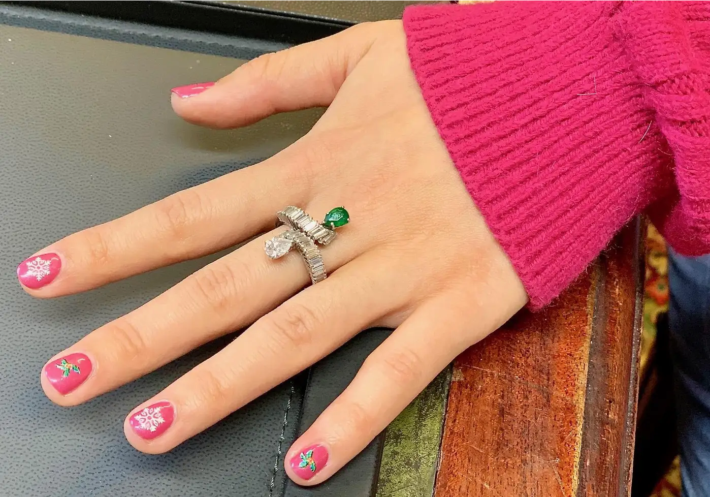 Diamant-Smaragd-Ring in 18 Karat Weißgold mit Baguette-Diamanten