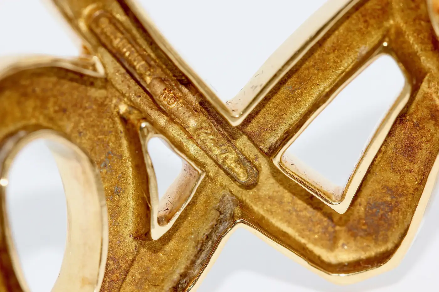 Tiffany & Co. Paloma Picasso Armreif „Love & Kisses XO“ aus 18 Karat Gelbgold