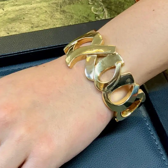 Tiffany & Co. Paloma Picasso Armreif „Love & Kisses XO“ aus 18 Karat Gelbgold