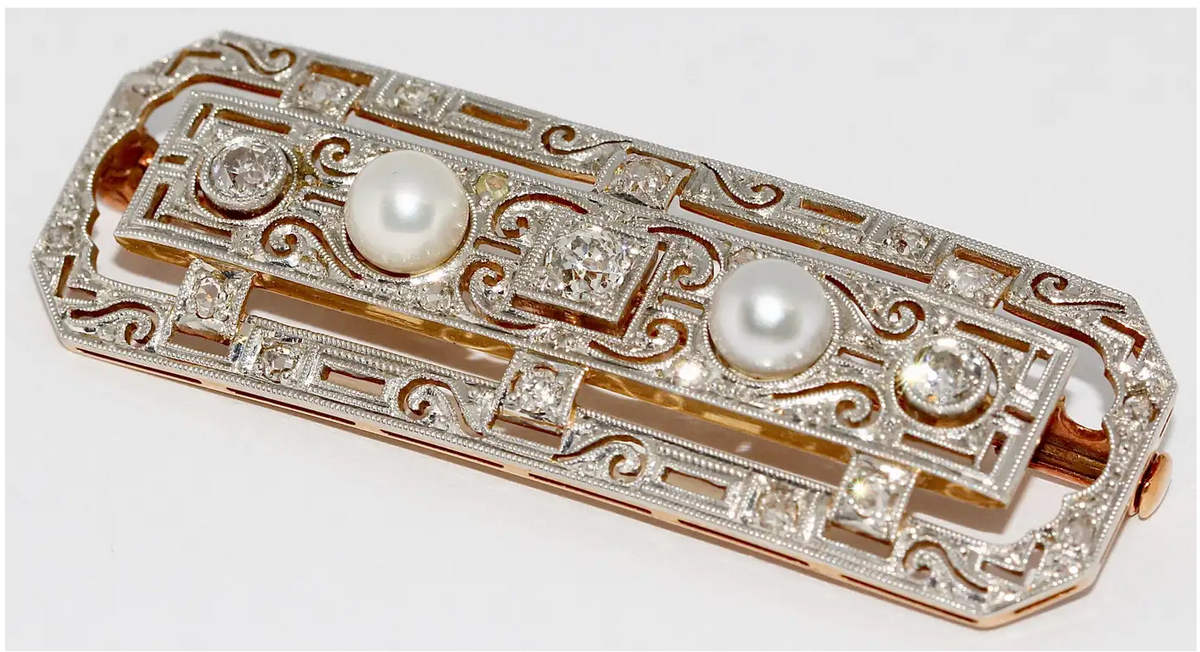 Art-Déco-Brosche aus Weiß- und Gelbgold mit Diamanten und Naturperlen