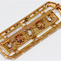 Art-Déco-Brosche aus Weiß- und Gelbgold mit Diamanten und Naturperlen