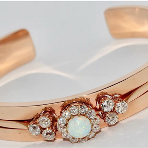 Antiker Damenarmreif mit Opal und Diamanten in 14 Karat Roségold