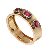 Antiker Damenarmreif mit roten Spinellen und Diamanten in 14 Karat Gelbgold