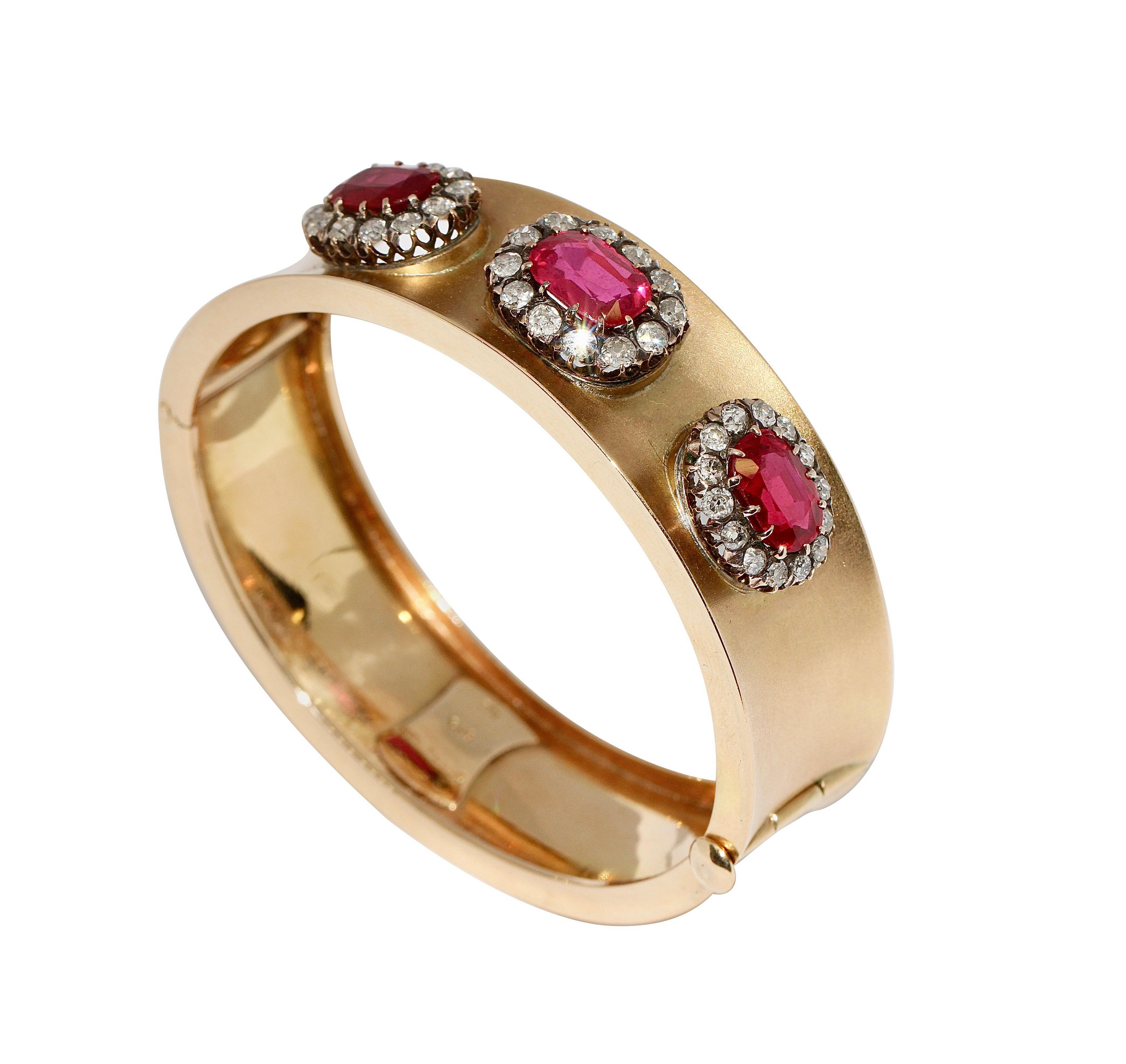 Antiker Damenarmreif mit roten Spinellen und Diamanten in 14 Karat Gelbgold