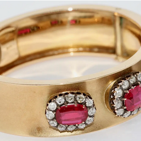 Antiker Damenarmreif mit roten Spinellen und Diamanten in 14 Karat Gelbgold