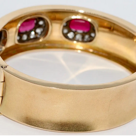 Antiker Damenarmreif mit roten Spinellen und Diamanten in 14 Karat Gelbgold
