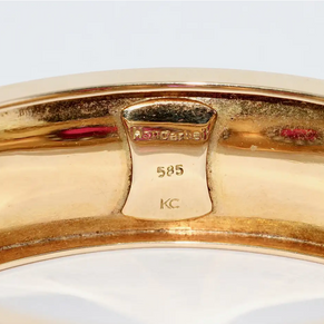 Antiker Damenarmreif mit roten Spinellen und Diamanten in 14 Karat Gelbgold