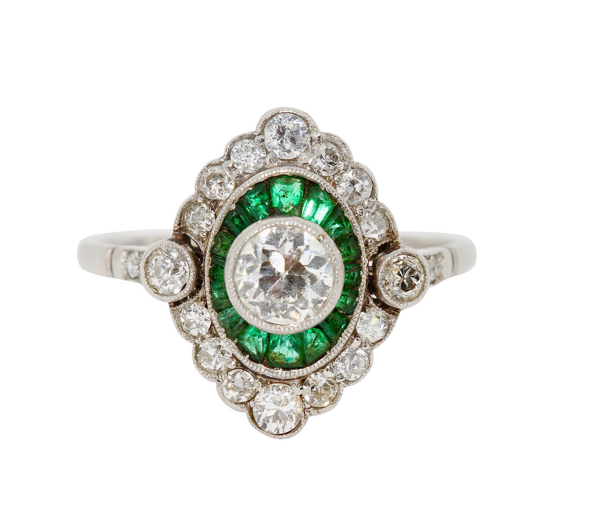 Antiker Ring im Art-Déco-Stil mit Diamanten und Smaragden in Weißgold