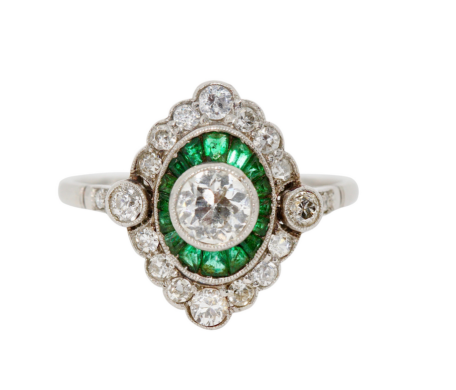 Antiker Ring im Art-Déco-Stil mit Diamanten und Smaragden in Weißgold