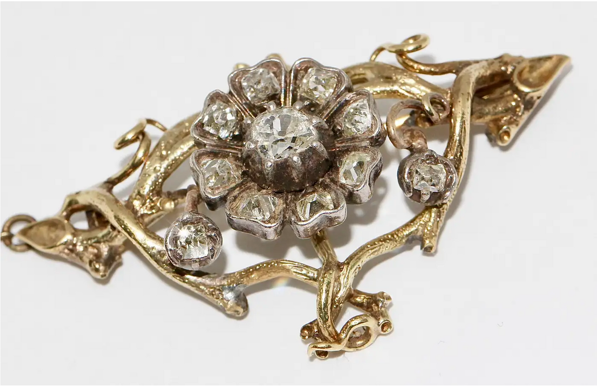 Antike Gold Brosche mit Diamanten im Naturalistic Style