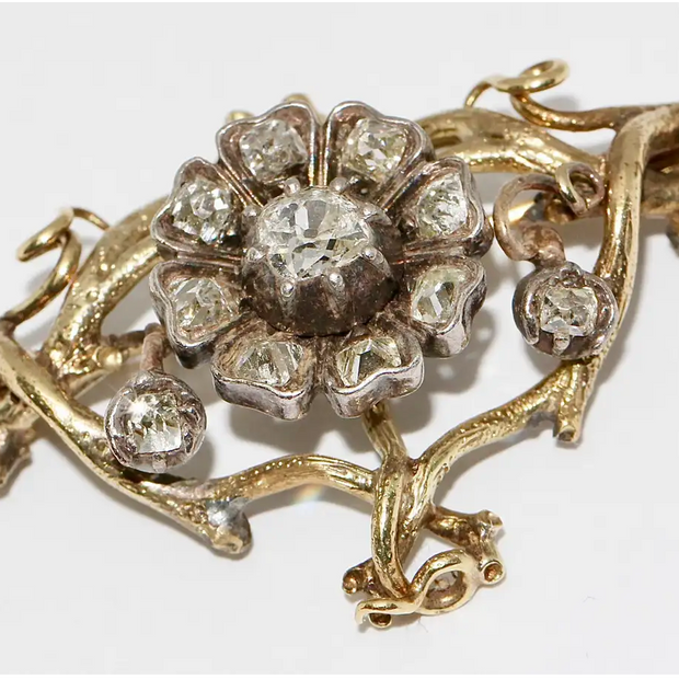 Antike Gold Brosche mit Diamanten im Naturalistic Style