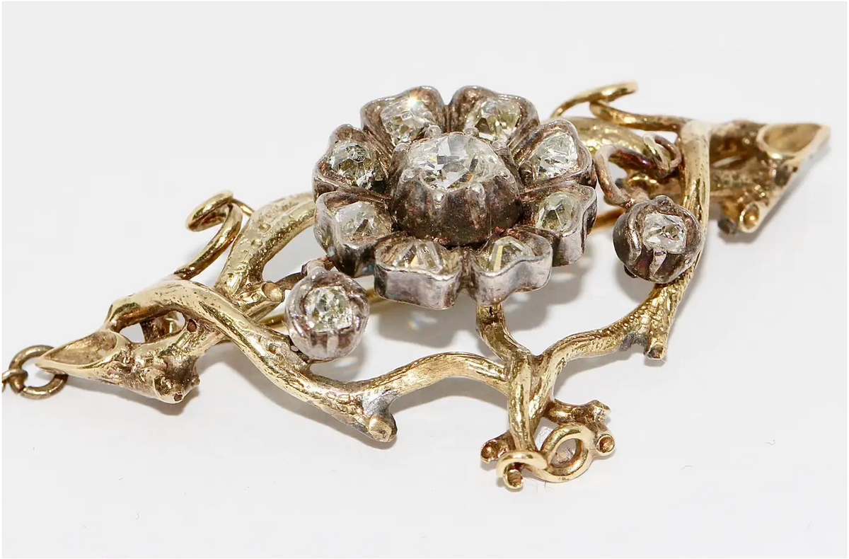 Antike Gold Brosche mit Diamanten im Naturalistic Style