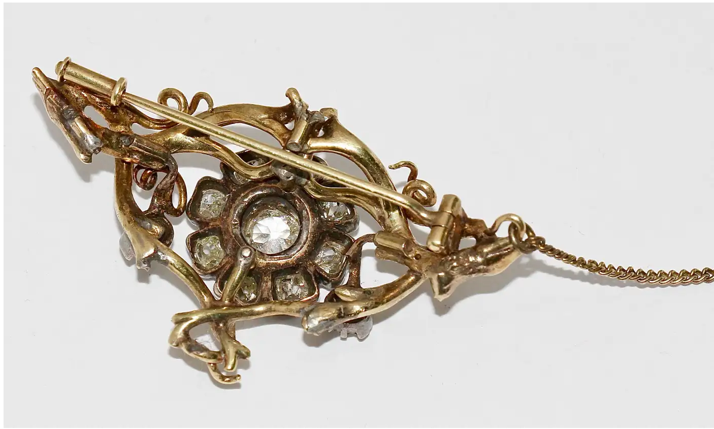 Antike Gold Brosche mit Diamanten im Naturalistic Style