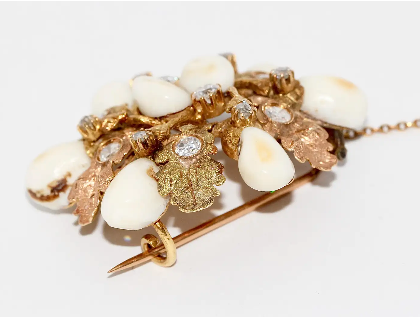 Antike Jagdbrosche aus Rosé- und Gelbgold mit Diamanten und Grandeln