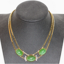 Collier aus 18 Karat Gelbgold mit Jade und Diamanten