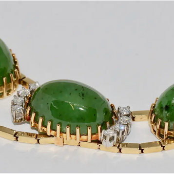 Collier aus 18 Karat Gelbgold mit Jade und Diamanten