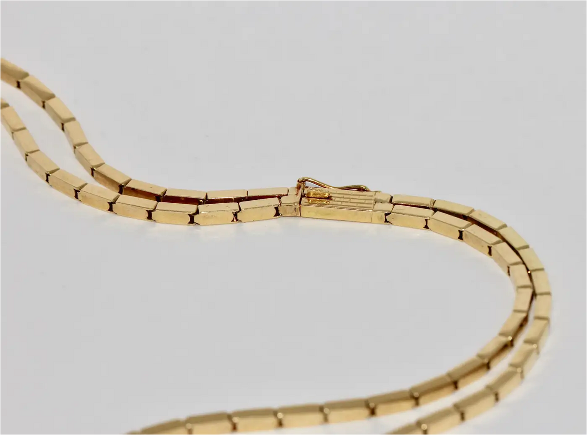Collier aus 18 Karat Gelbgold mit Jade und Diamanten