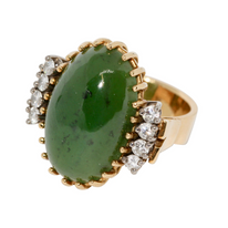 Ring aus 18 Karat Gelbgold mit Jade und Diamanten