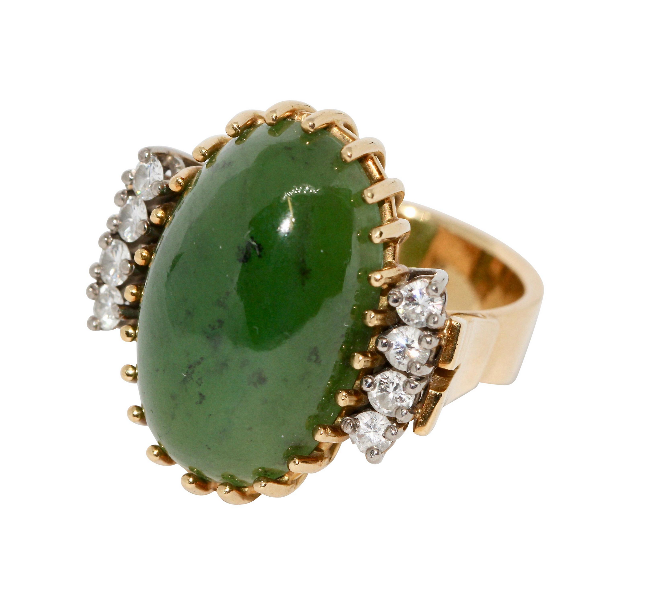 Ring aus 18 Karat Gelbgold mit Jade und Diamanten