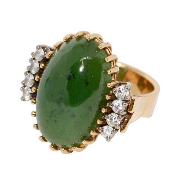Ring aus 18 Karat Gelbgold mit Jade und Diamanten