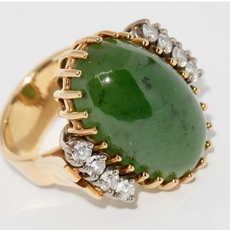 Ring aus 18 Karat Gelbgold mit Jade und Diamanten