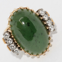 Ring aus 18 Karat Gelbgold mit Jade und Diamanten