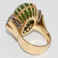 Ring aus 18 Karat Gelbgold mit Jade und Diamanten