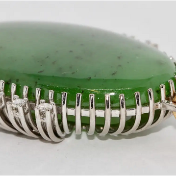 Anhänger aus 18 Karat Gold mit Jade und Diamanten