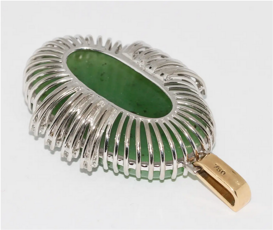 Anhänger aus 18 Karat Gold mit Jade und Diamanten