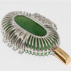 Anhänger aus 18 Karat Gold mit Jade und Diamanten