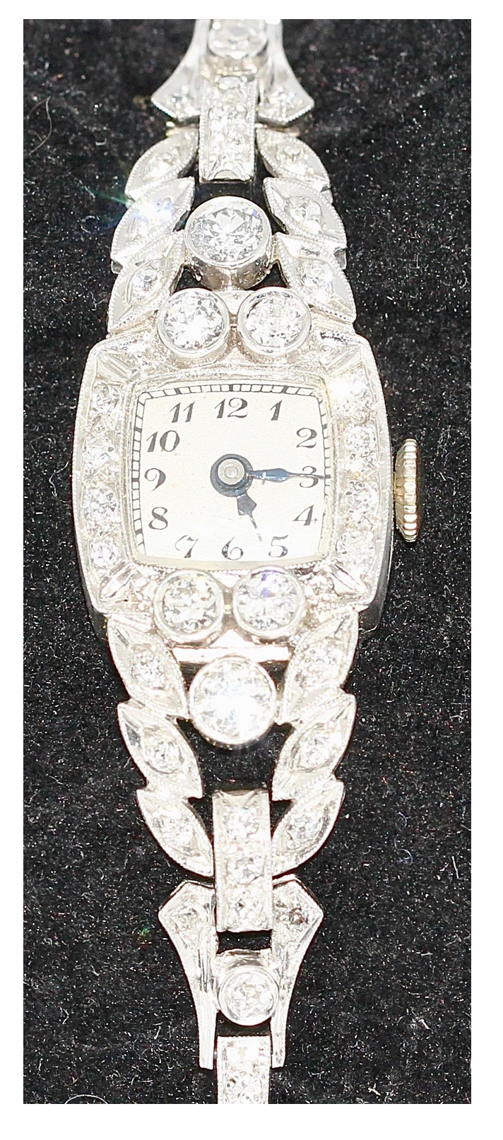 Antike Damenarmbanduhr aus Platin mit Diamanten – Jugendstil