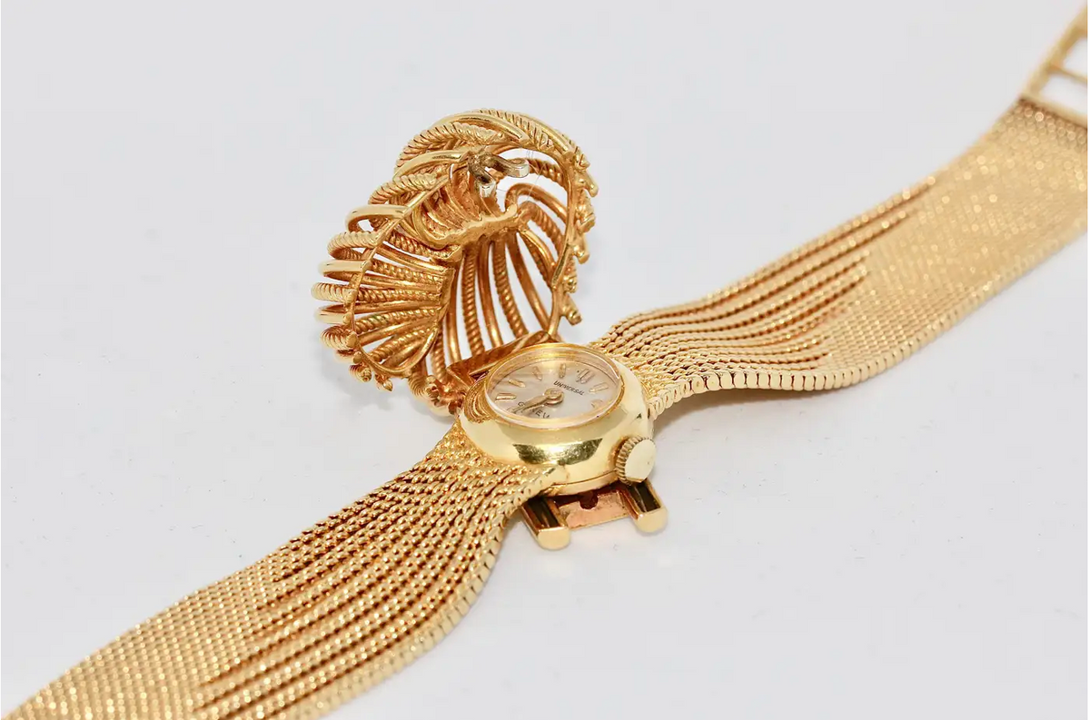 Universal Genève Damenarmbanduhr aus 18 Karat Gold mit Diamanten – multifunktional als Uhr & Brosche