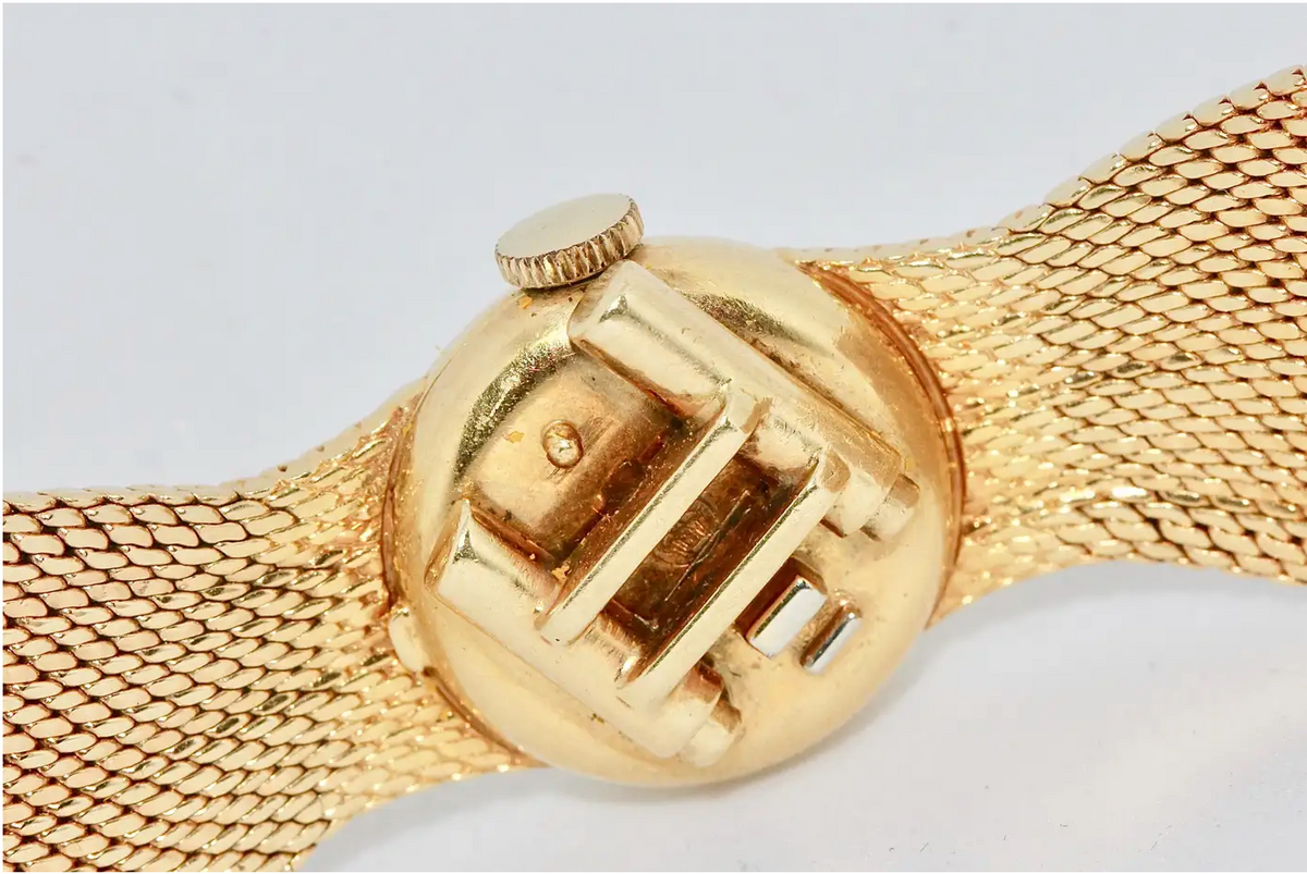 Universal Genève Damenarmbanduhr aus 18 Karat Gold mit Diamanten – multifunktional als Uhr & Brosche