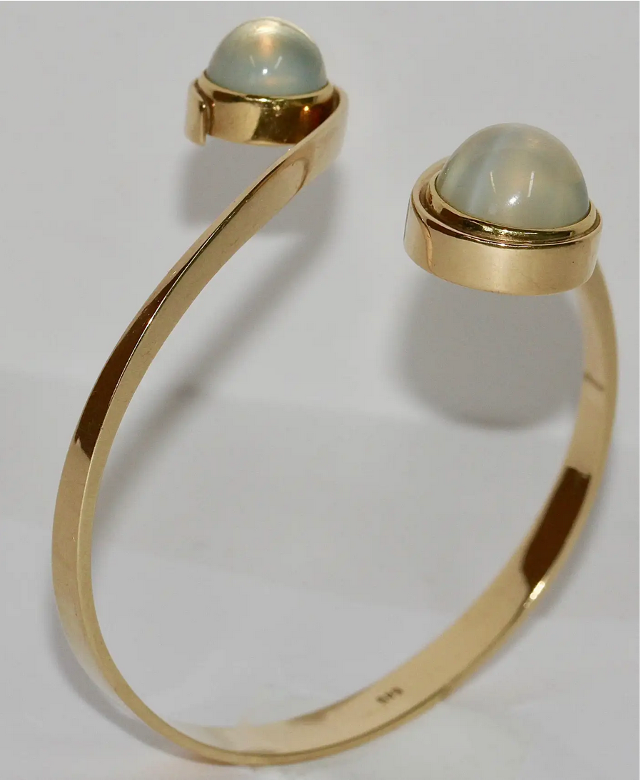 Elegantes Damenarmband aus 14 Karat Gold mit Mondsteinen