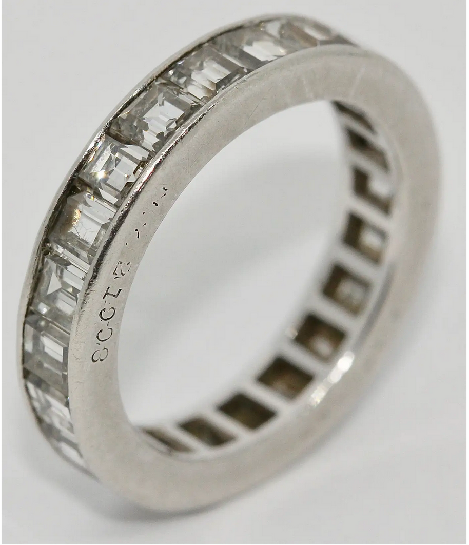 Van Cleef & Arpels Memoire Diamantring aus Platin – Baguette-Fassung, Eternity Band