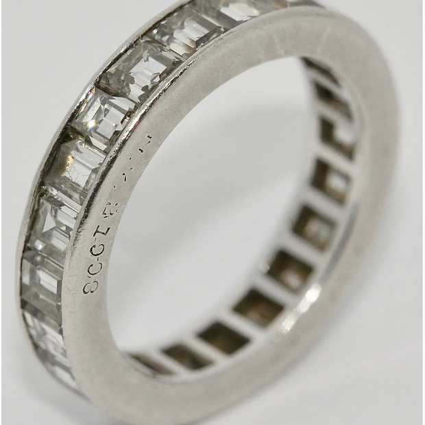 Van Cleef & Arpels Memoire Diamantring aus Platin – Baguette-Fassung, Eternity Band