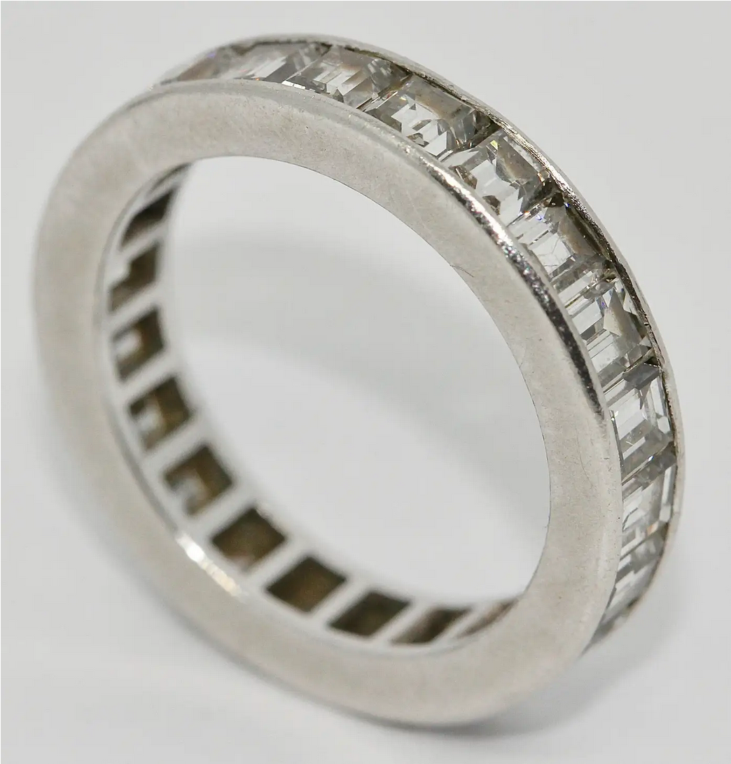 Van Cleef & Arpels Memoire Diamantring aus Platin – Baguette-Fassung, Eternity Band