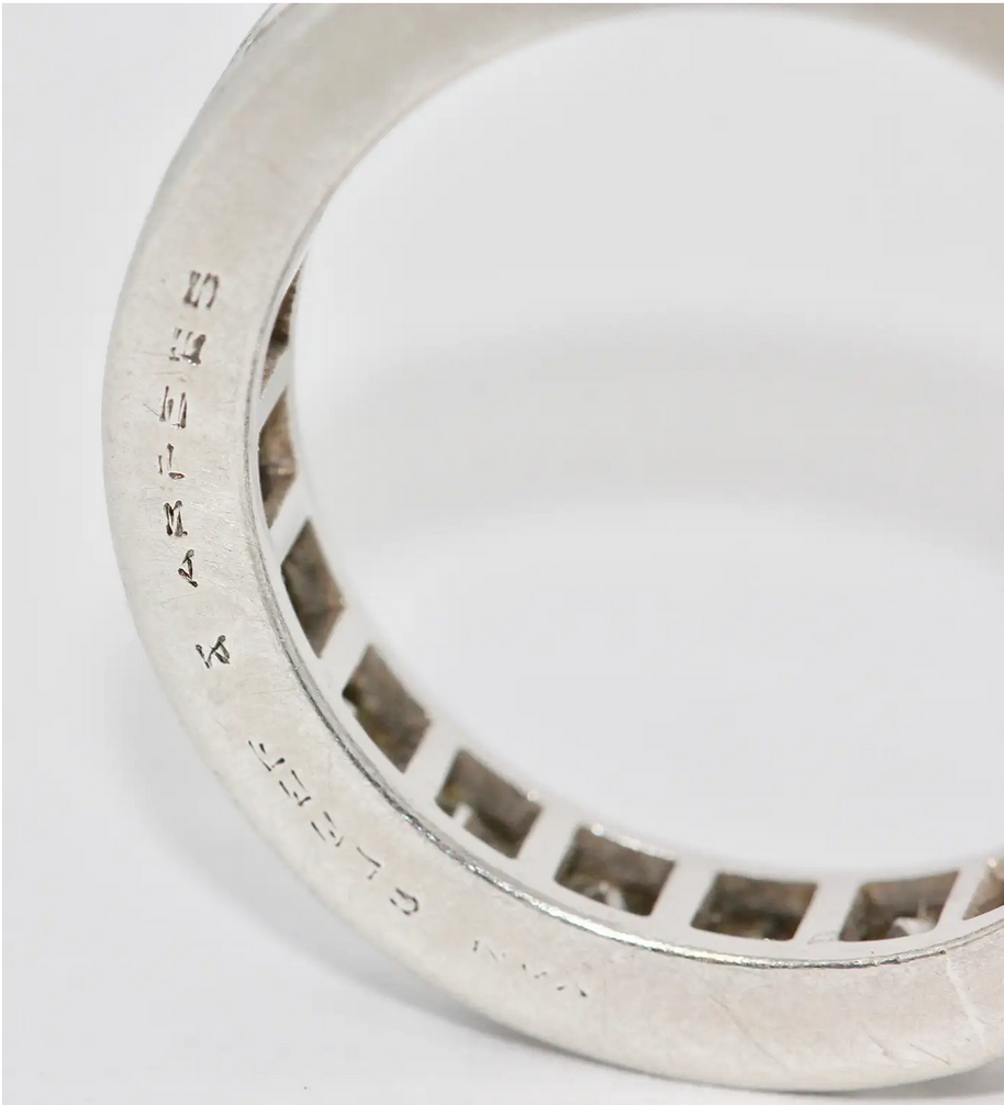 Van Cleef & Arpels Memoire Diamantring aus Platin – Baguette-Fassung, Eternity Band