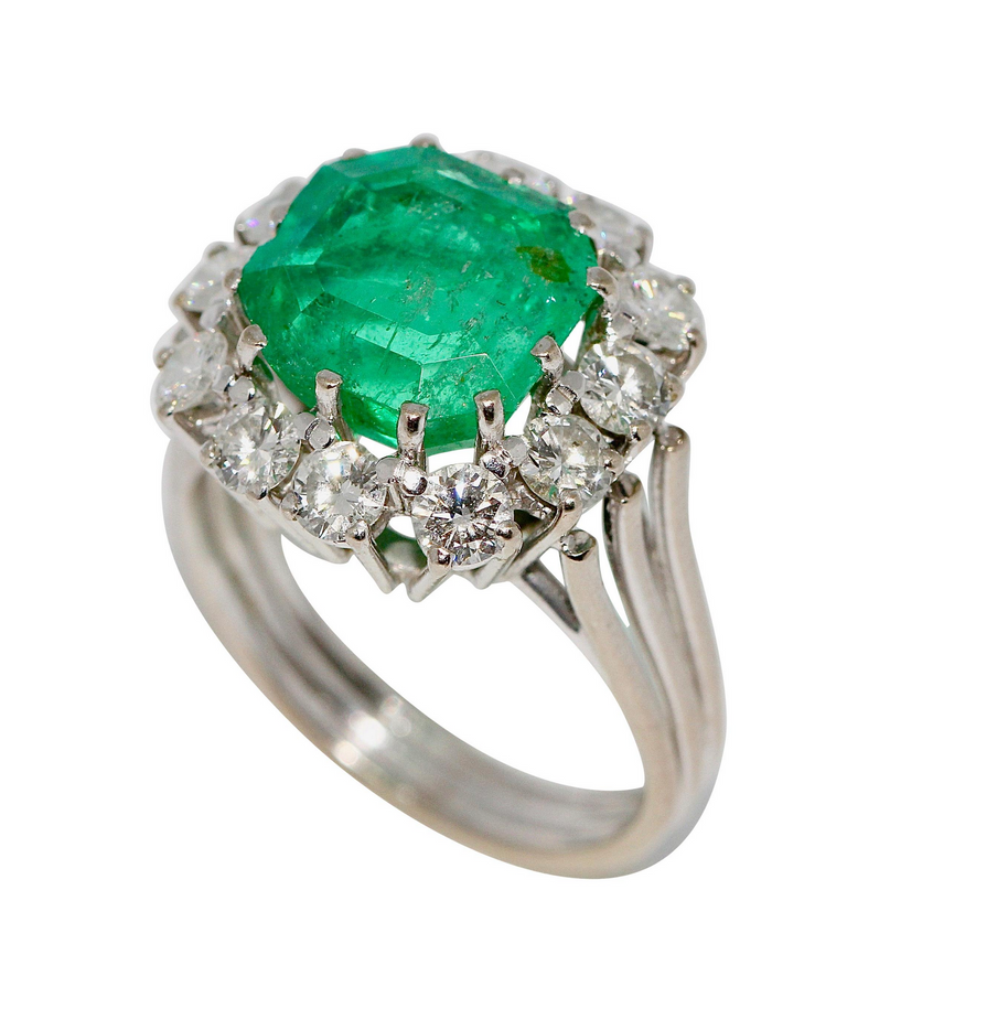 Exklusiver Smaragd-Diamantring aus 18 Karat Weißgold