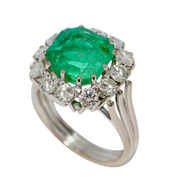 Exklusiver Smaragd-Diamantring aus 18 Karat Weißgold