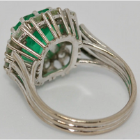 Exklusiver Smaragd-Diamantring aus 18 Karat Weißgold