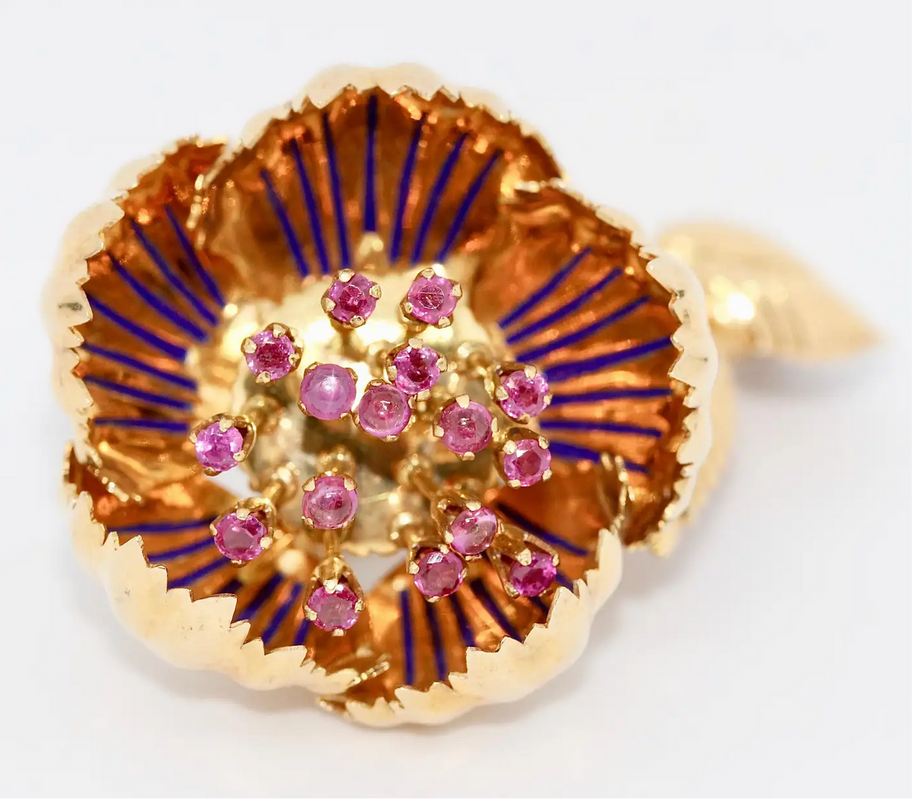 Einzigartige florale Brosche aus 18 Karat Gelbgold mit Rubinen und Emaille – beweglich